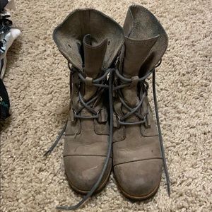 Sorel Khaki Size 7 wedge boots